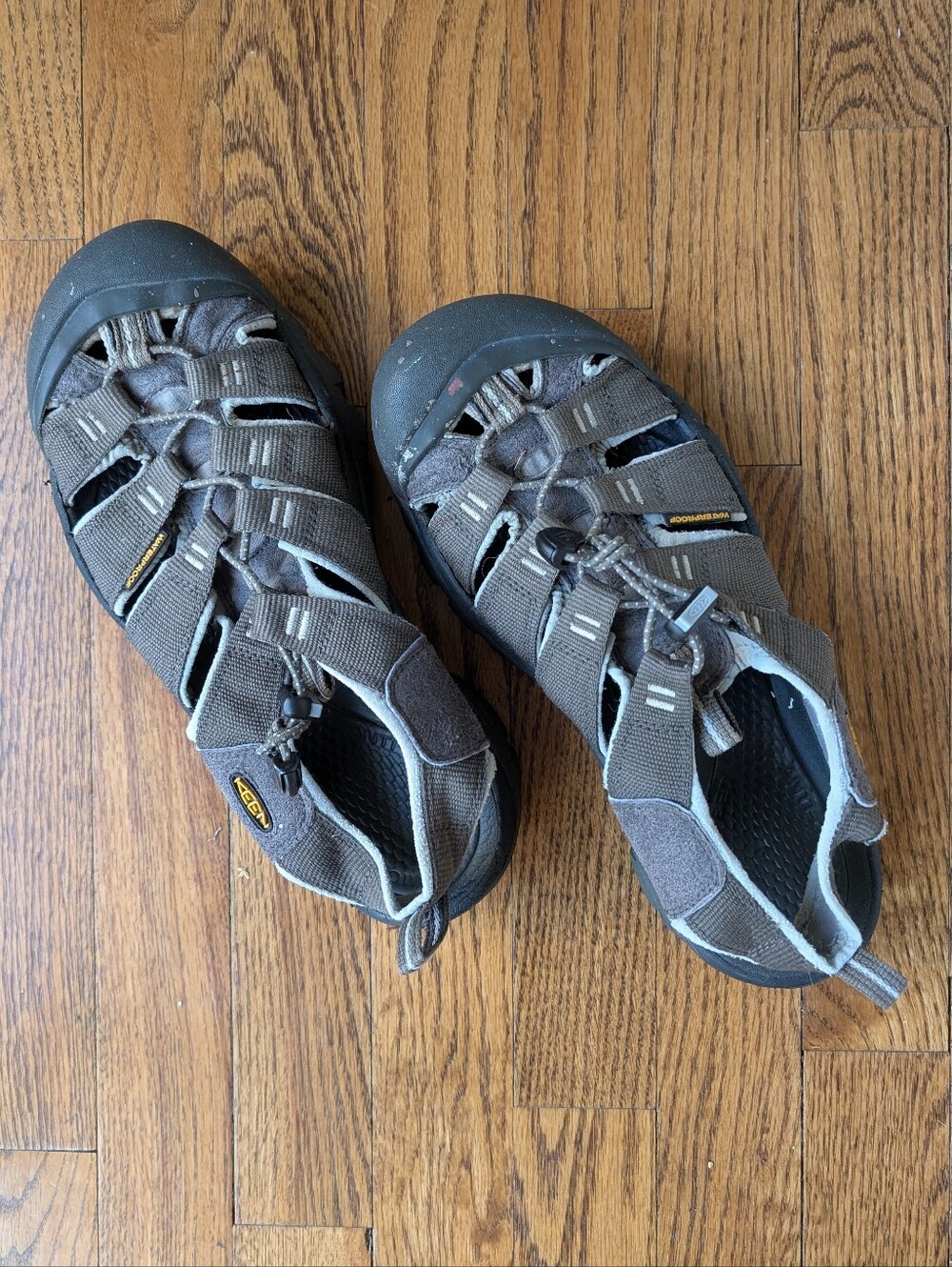 KEEN Men’s Size 9 Gray Closed Toe Hiking Sport Sandals Outdoor Water Shoes